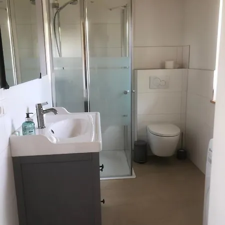 Haus Am Fischendorfer Bach 바트팔링보슈텔